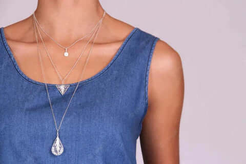 How to wear necklaces with a square neckline? For this type of style the  short necklaces are the best with long earrings…