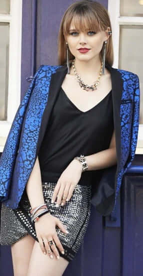 How to accessorize an outfit - matching jewelry and accessories with your outfit to create the perfect, balanced look