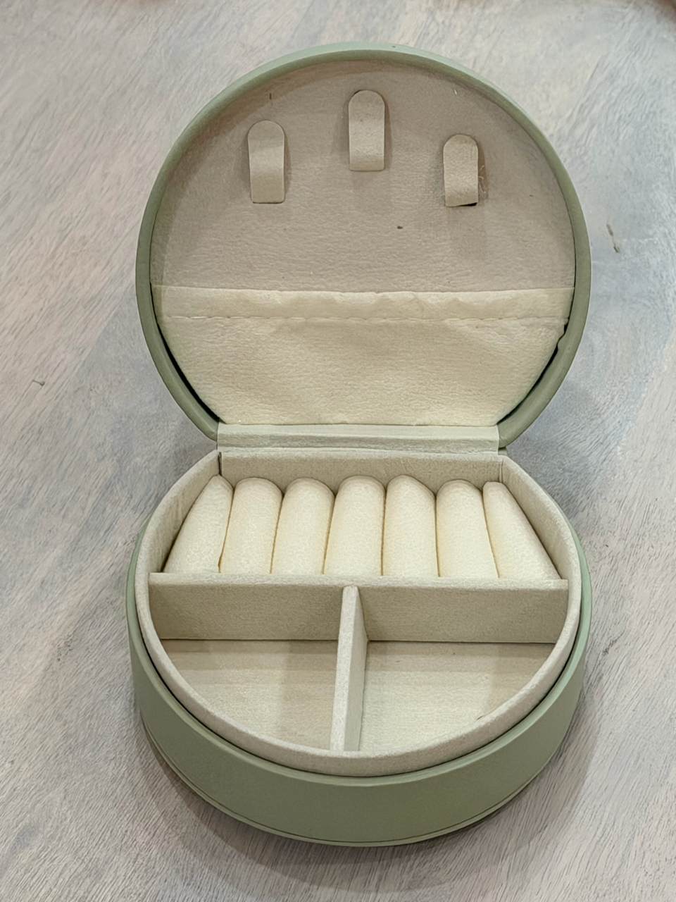 Jewelry box