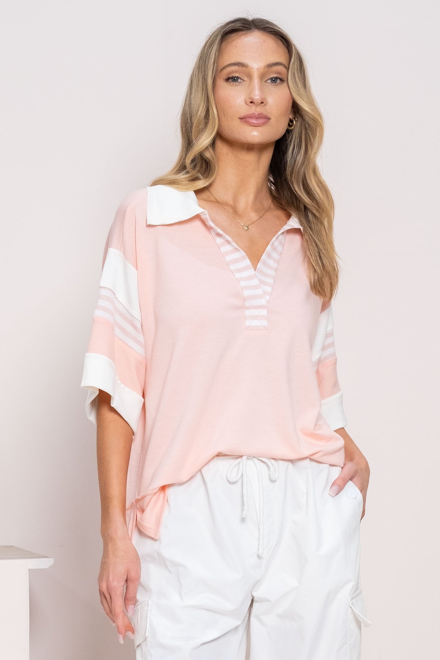 Sporty casual polo shirt with contrast stripes Blouse Hailey and Co