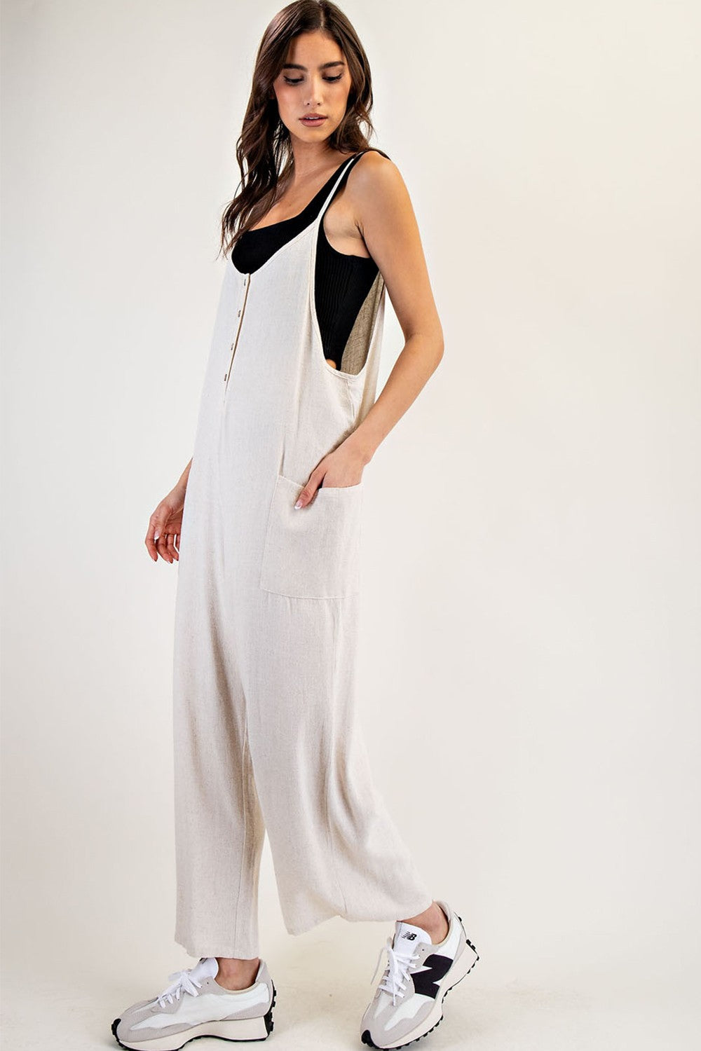 Solid sleeveless jumpsuit