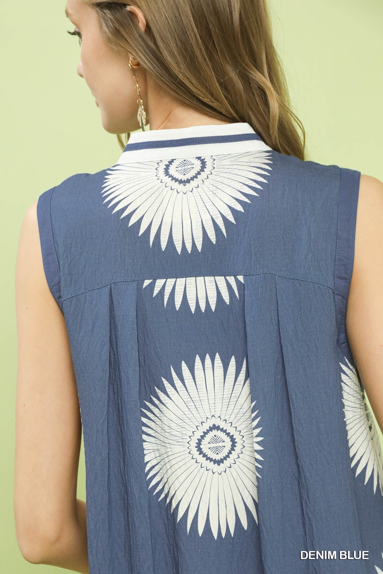 Abstract border print v-neck sleeveless geometric midi dress