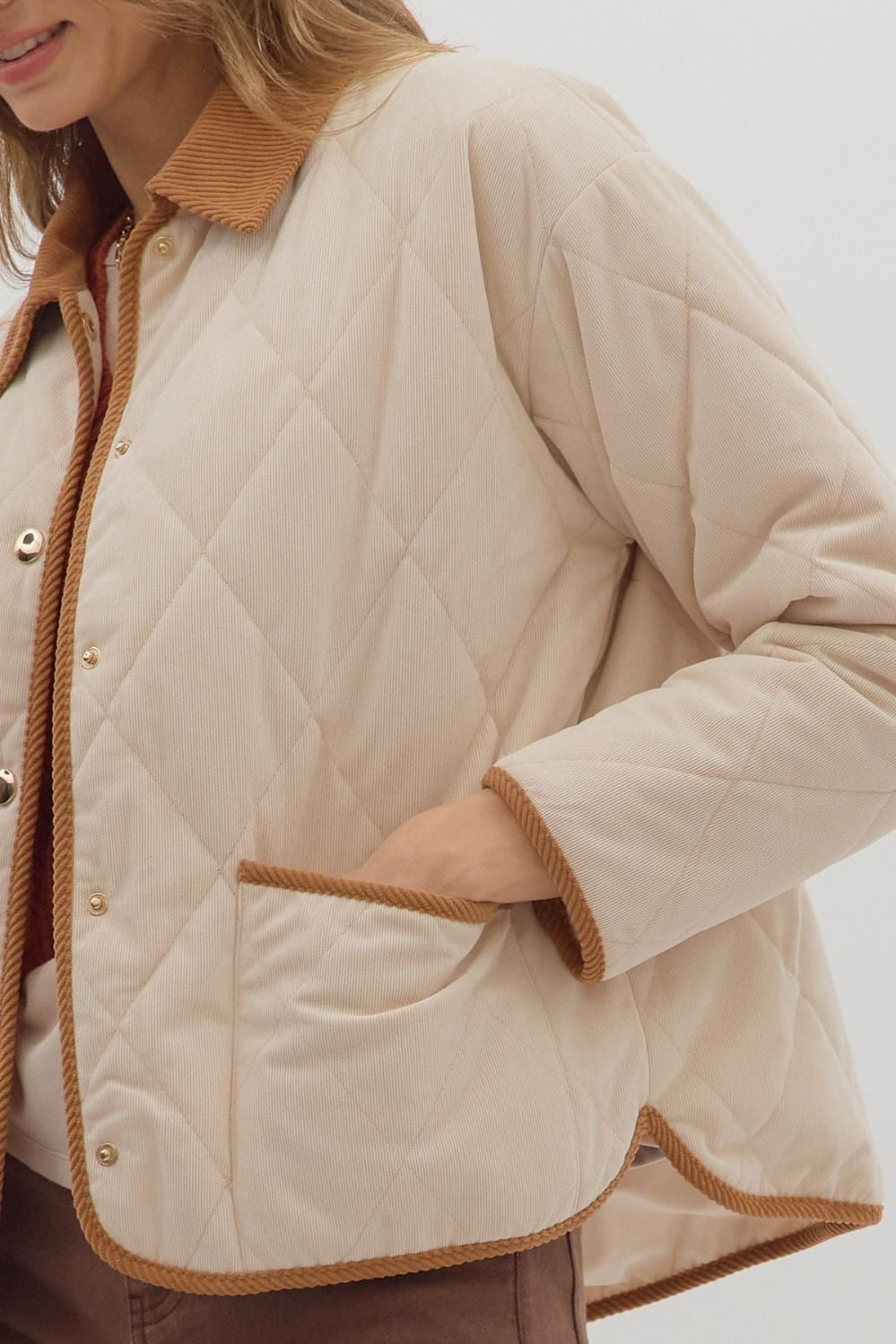 Diamond pattern quilted jacket with contrast collar adn binding detail