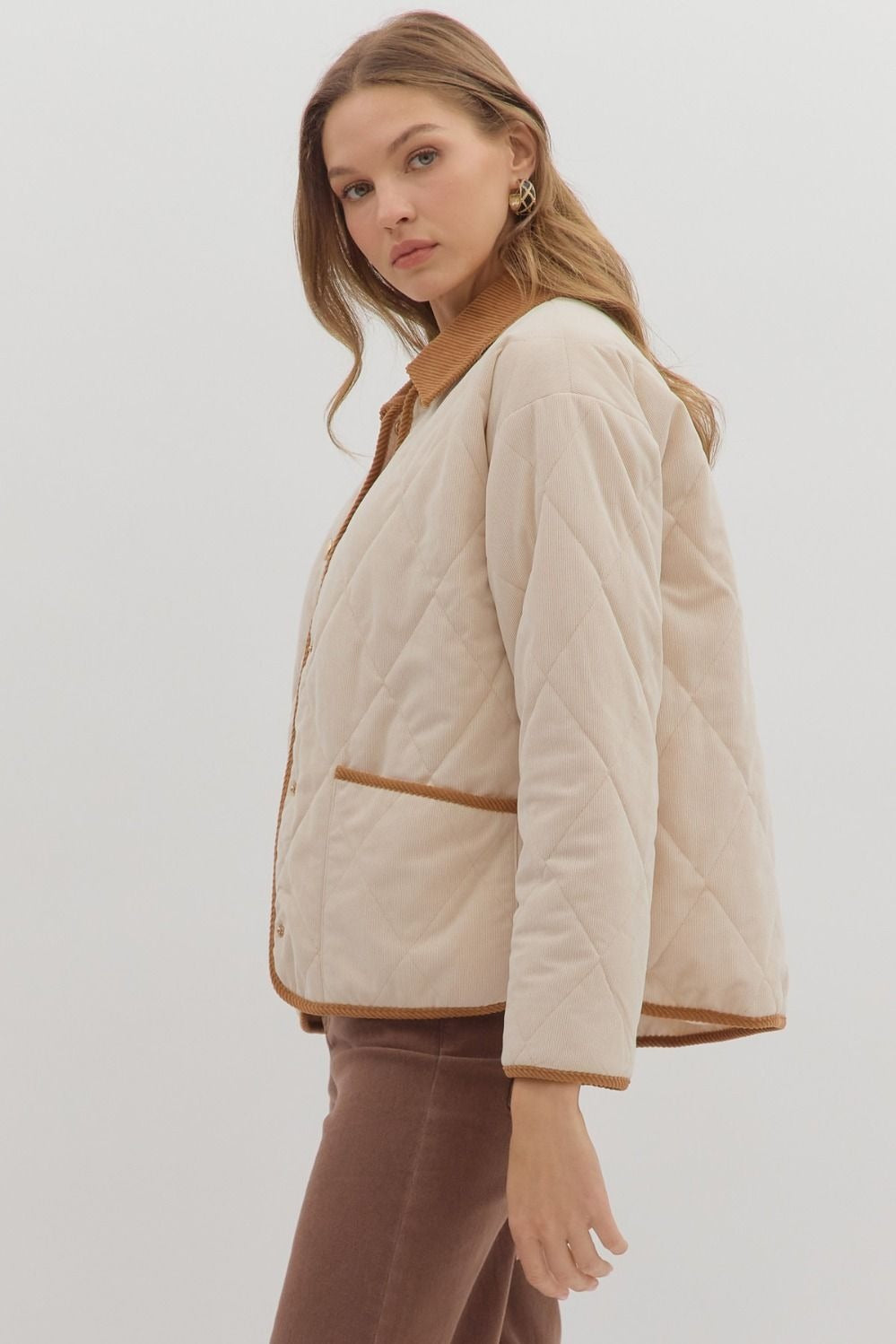 Diamond pattern quilted jacket with contrast collar adn binding detail