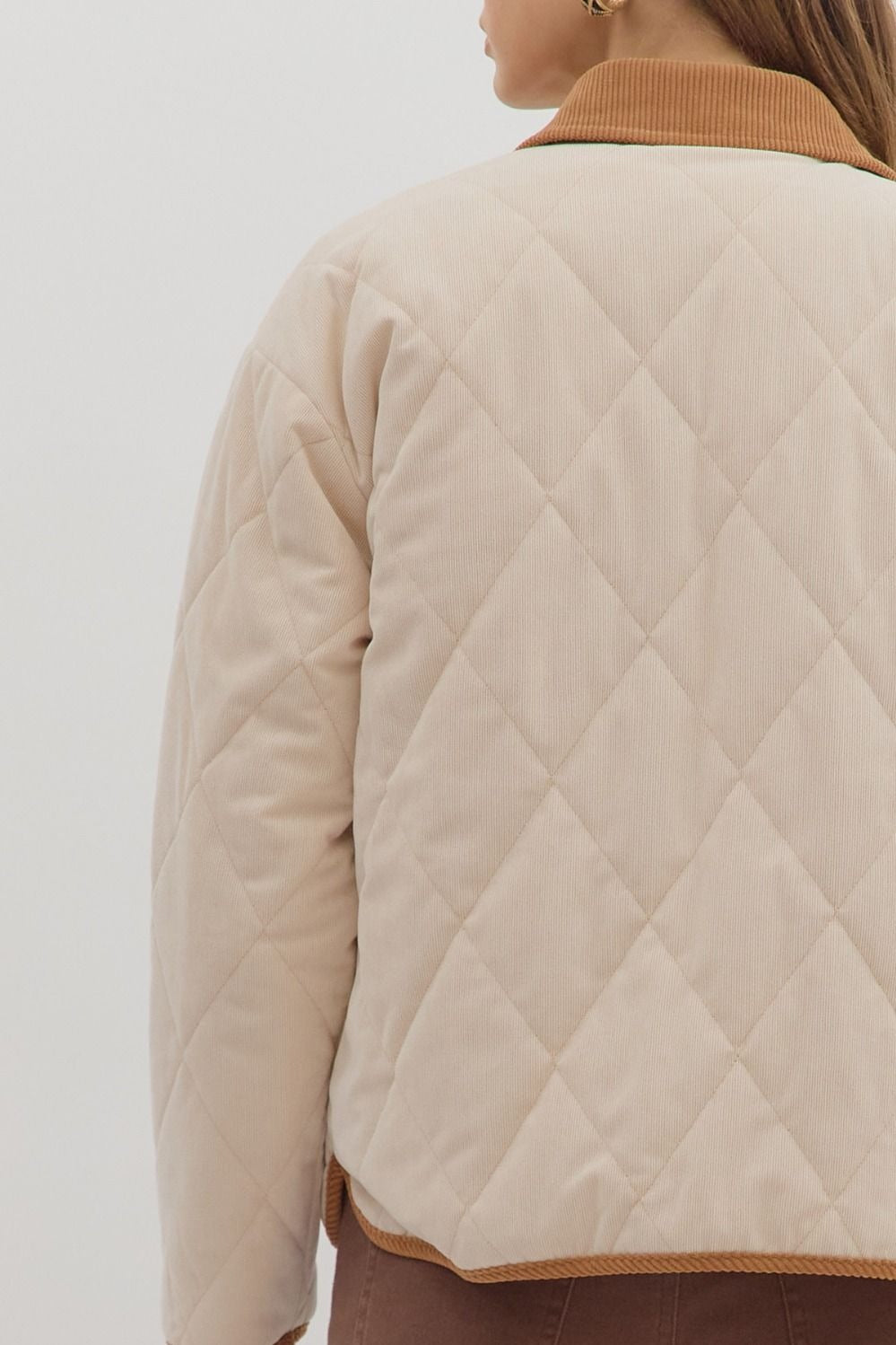 Diamond pattern quilted jacket with contrast collar adn binding detail