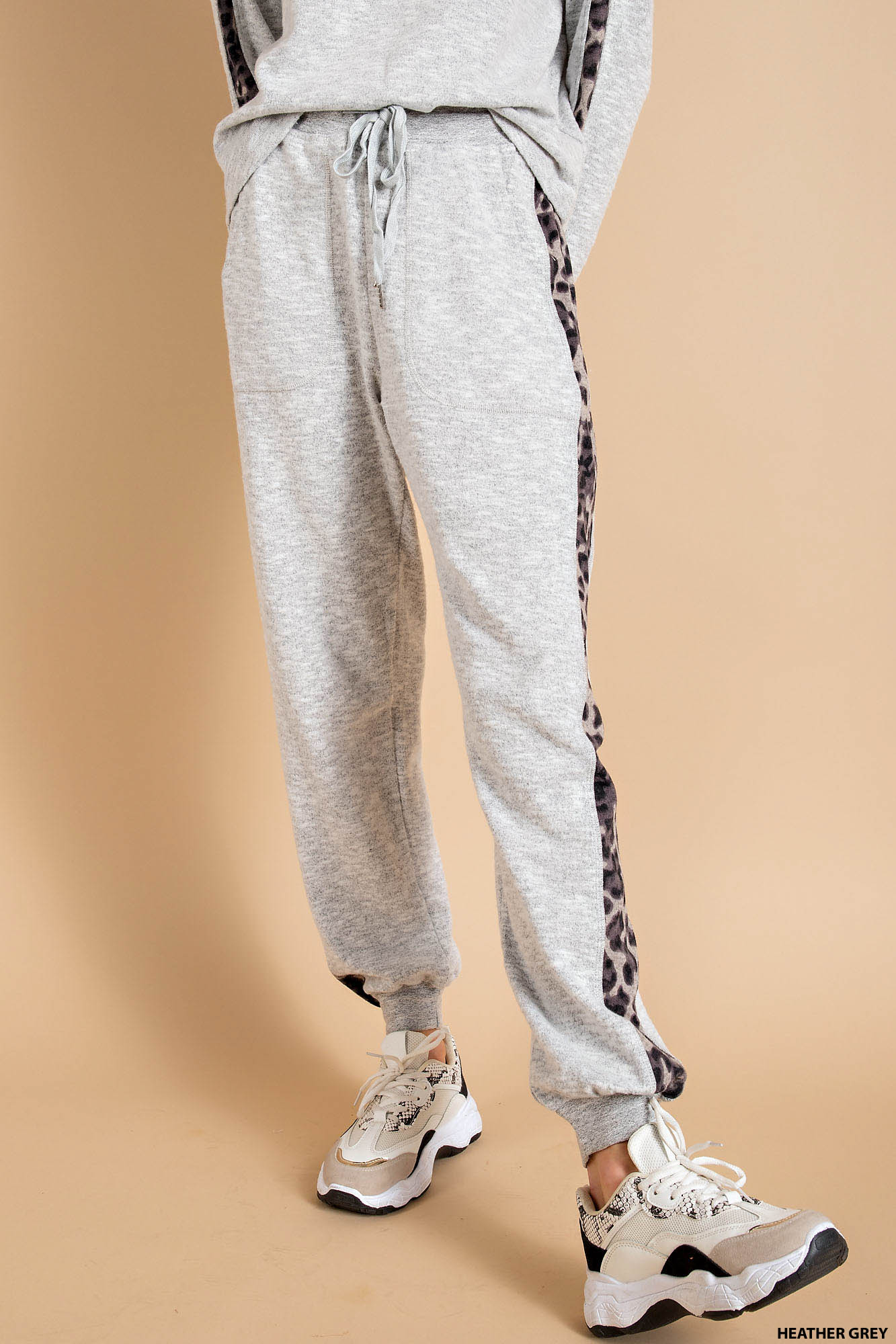 Animal print point pants and top set Sweatsuit Kori America