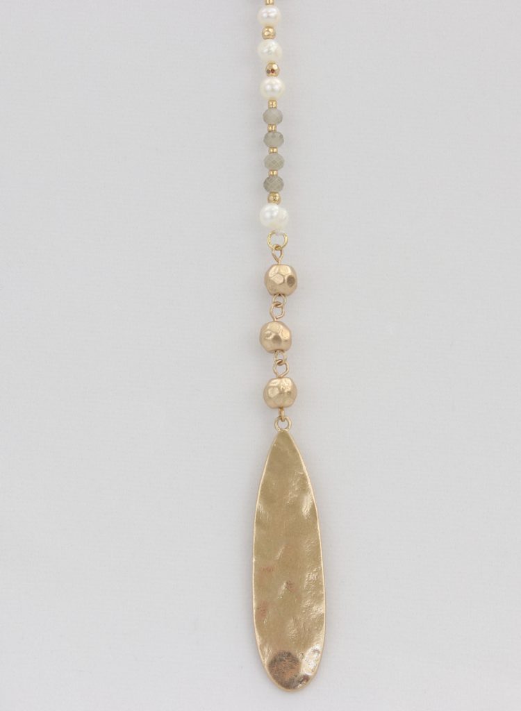 Adjustable rose-gold necklace with alternating beads/gems and hammered pendant Ivy and Pearl Boutique