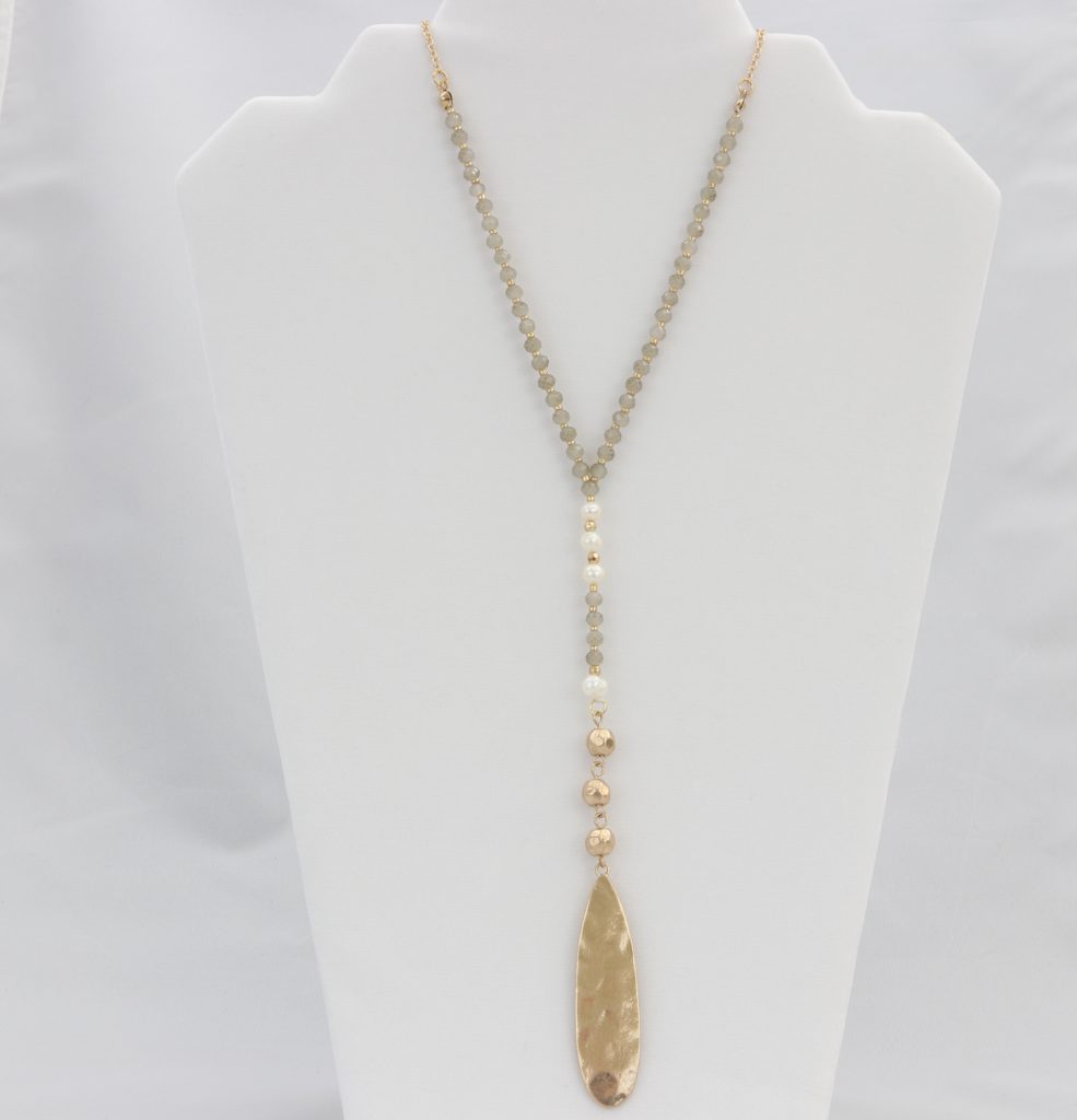 Adjustable rose-gold necklace with alternating beads/gems and hammered pendant Ivy and Pearl Boutique Gray