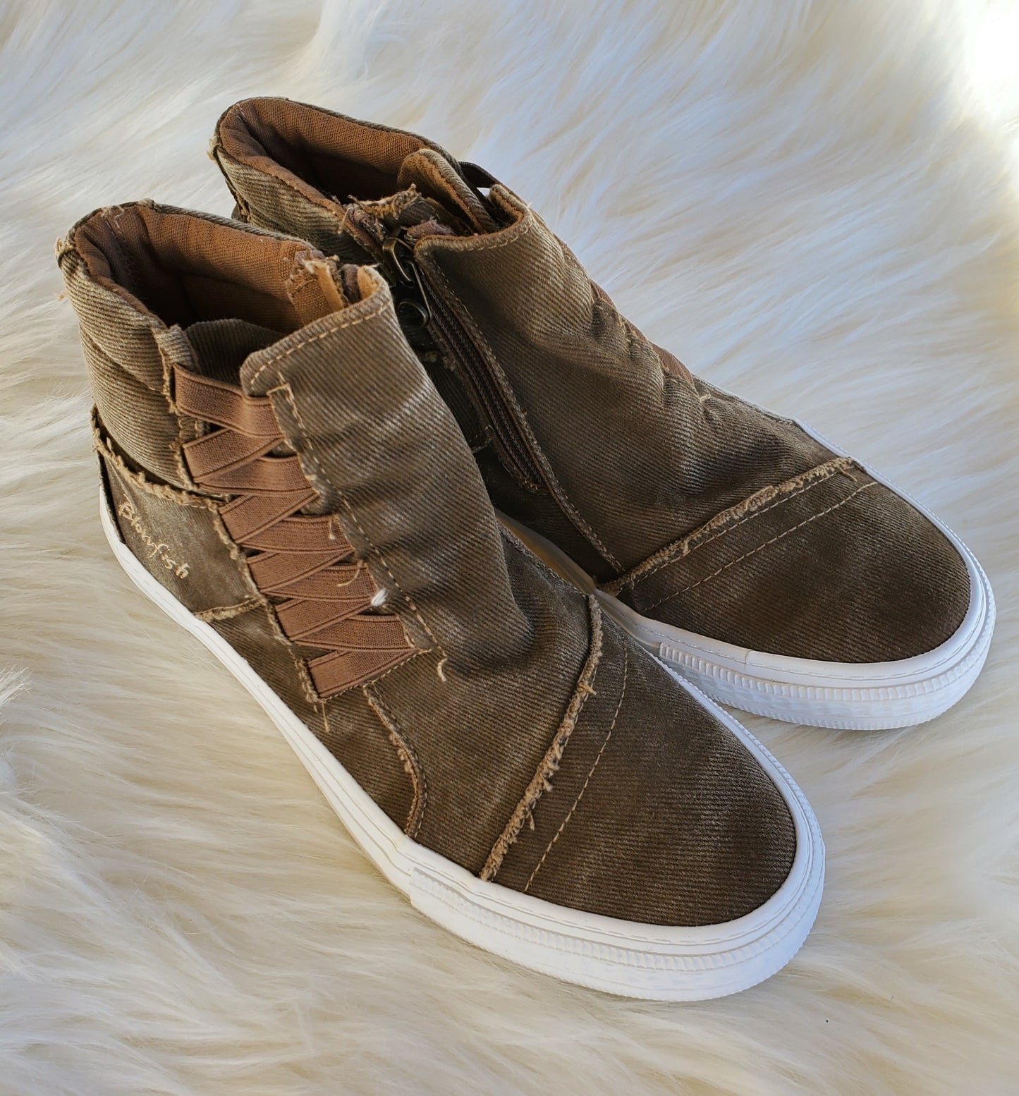 Blowfish Koala slip-on sneaker with zippered side Ivy and Pearl Boutique 7.0