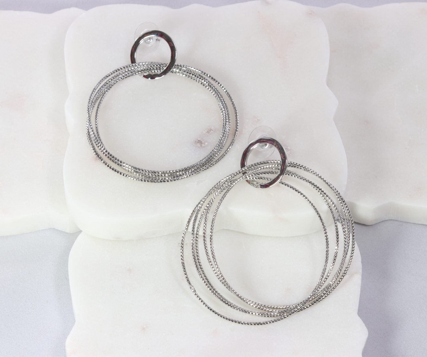 Five-hoop rigid snake-chain earring Ivy and Pearl Boutique