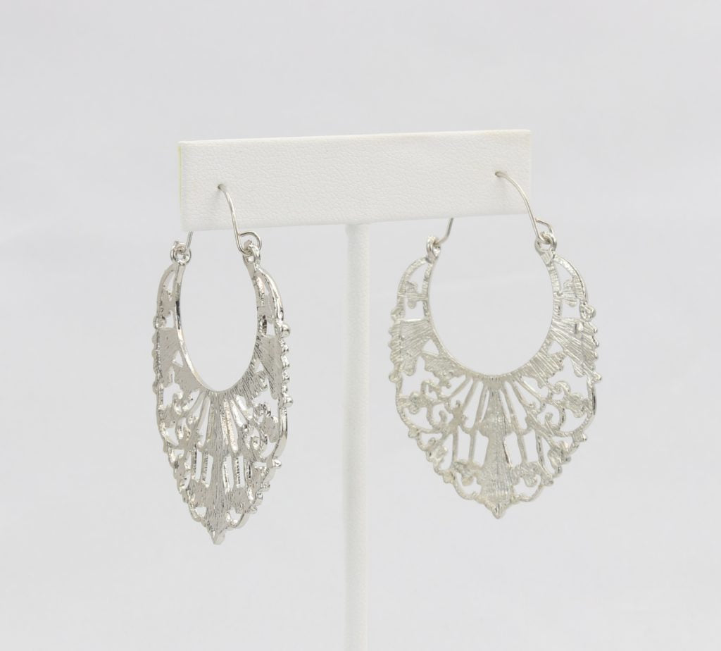 Hoop earring with solid decorative plate design Ivy and Pearl Boutique