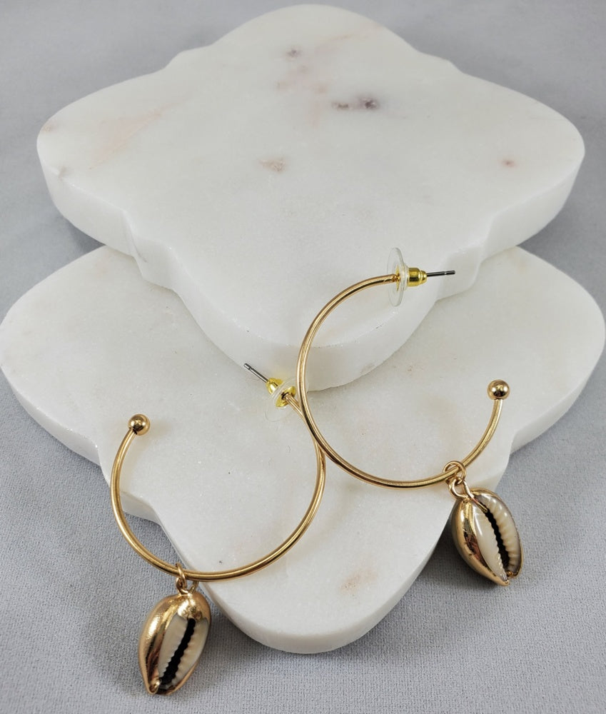 Kenze Panne Half Loop Seashell Gold Earring Ivy and Pearl Boutique