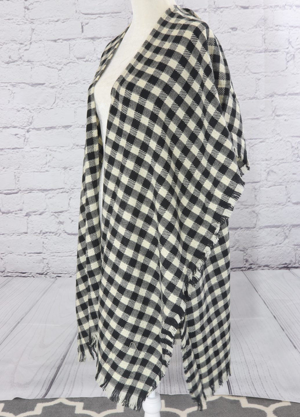 Light and comfy checkered kimono with decorative frill Ivy and Pearl Boutique