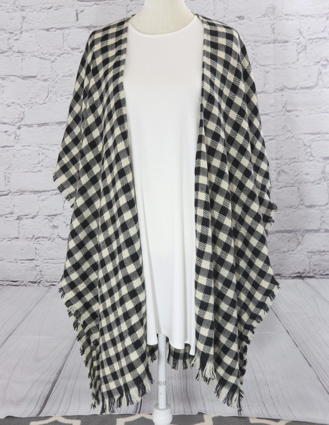 Light and comfy checkered kimono with decorative frill Ivy and Pearl Boutique
