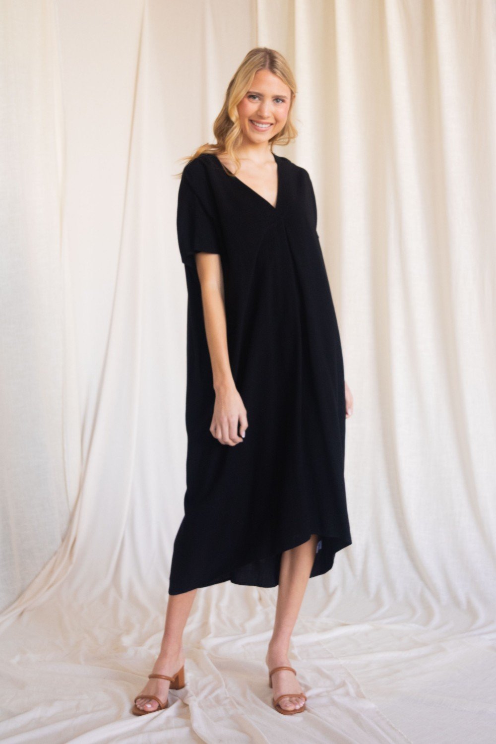 Linen maxi dress with a v neckline and side pockets (multiple colors available)  Ivy and Pearl Boutique Black S
