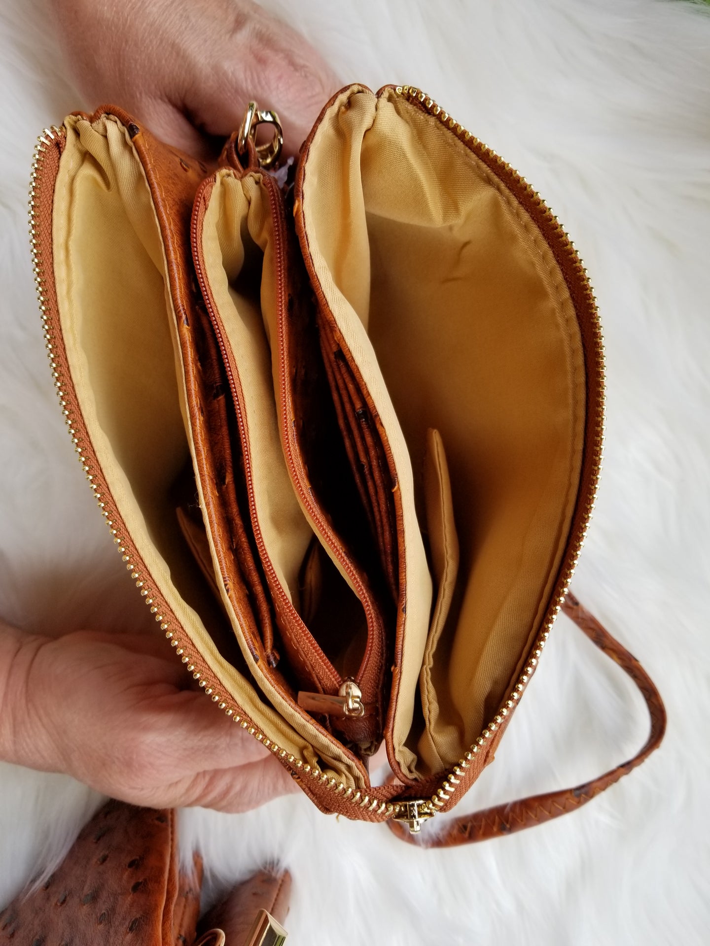 Small ostrich-pattern hand clutch Ivy and Pearl Boutique