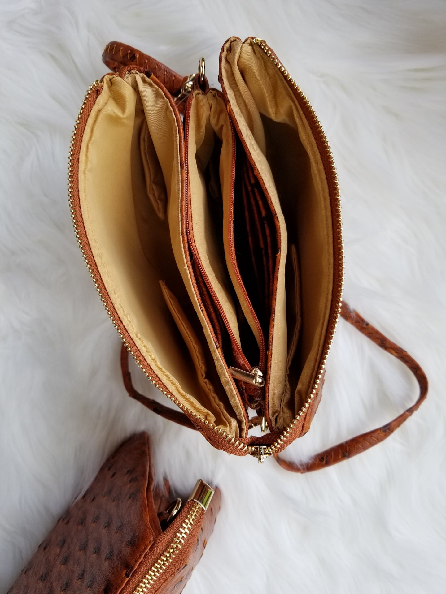Small ostrich-pattern hand clutch Ivy and Pearl Boutique