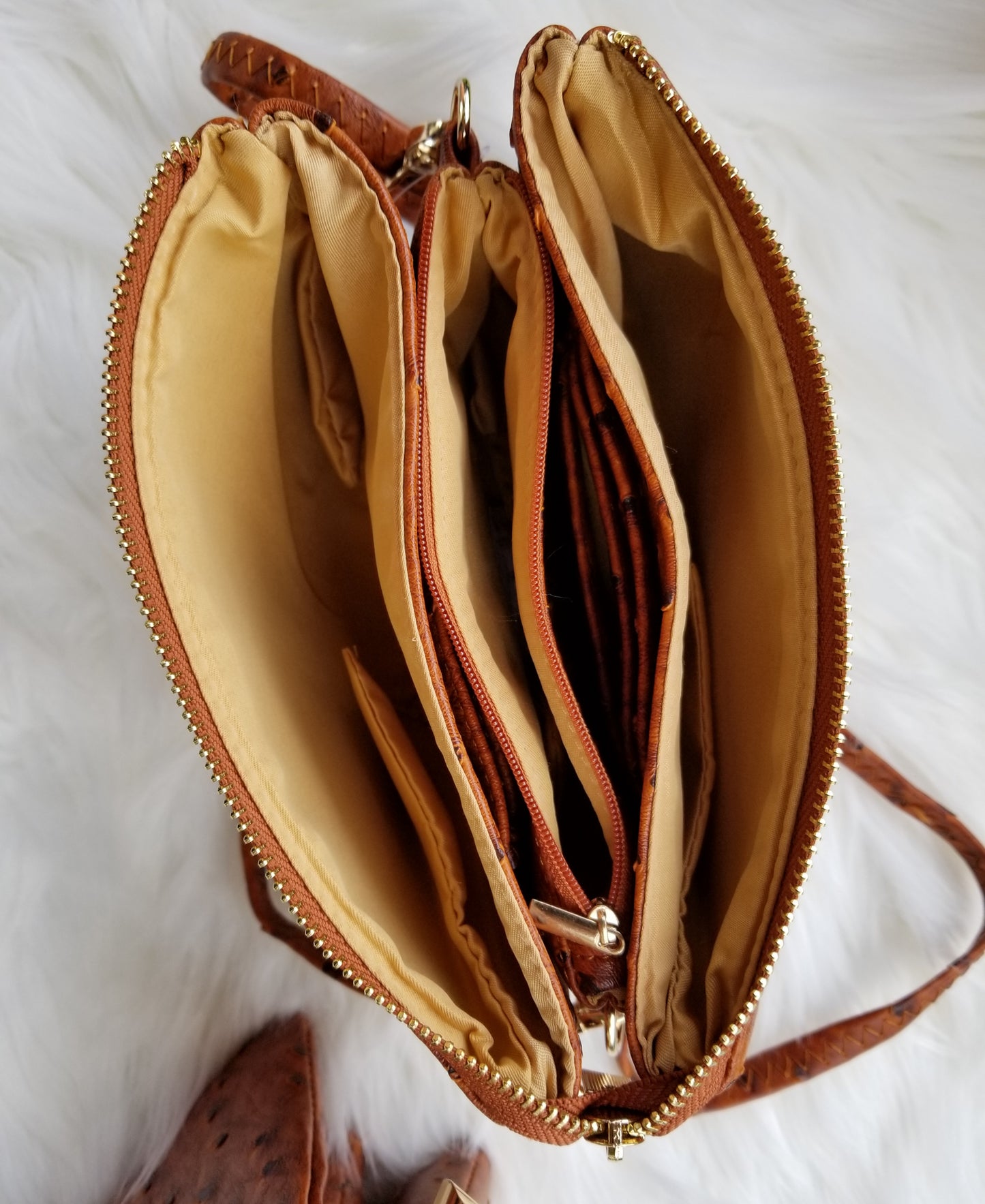 Small ostrich-pattern hand clutch Ivy and Pearl Boutique