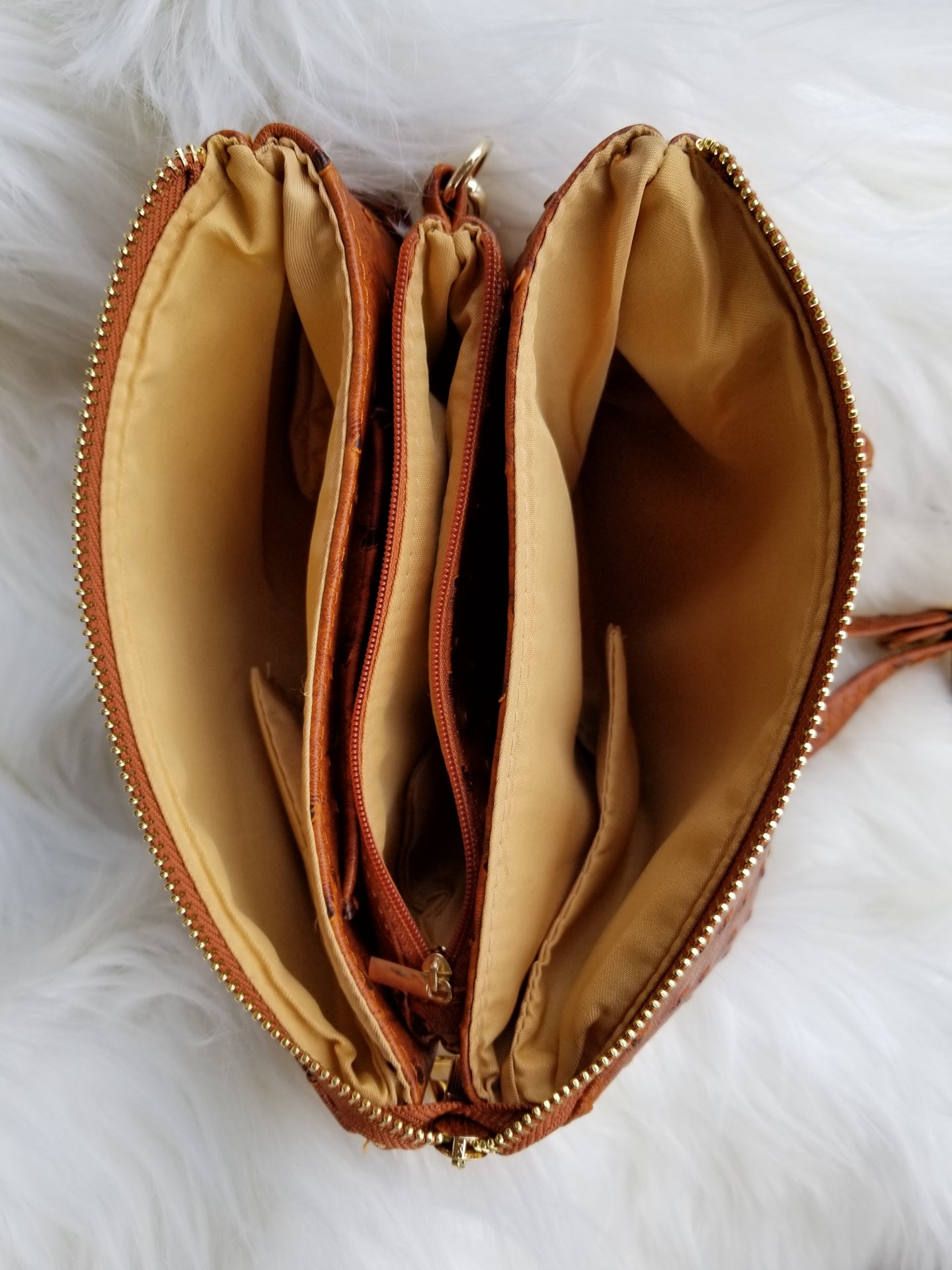 Small ostrich-pattern hand clutch Ivy and Pearl Boutique
