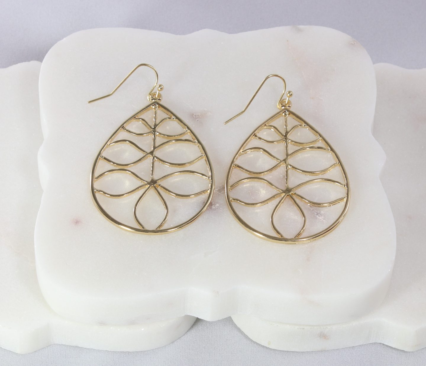 Teardrop in teardrop gold-colored earring Ivy and Pearl Boutique