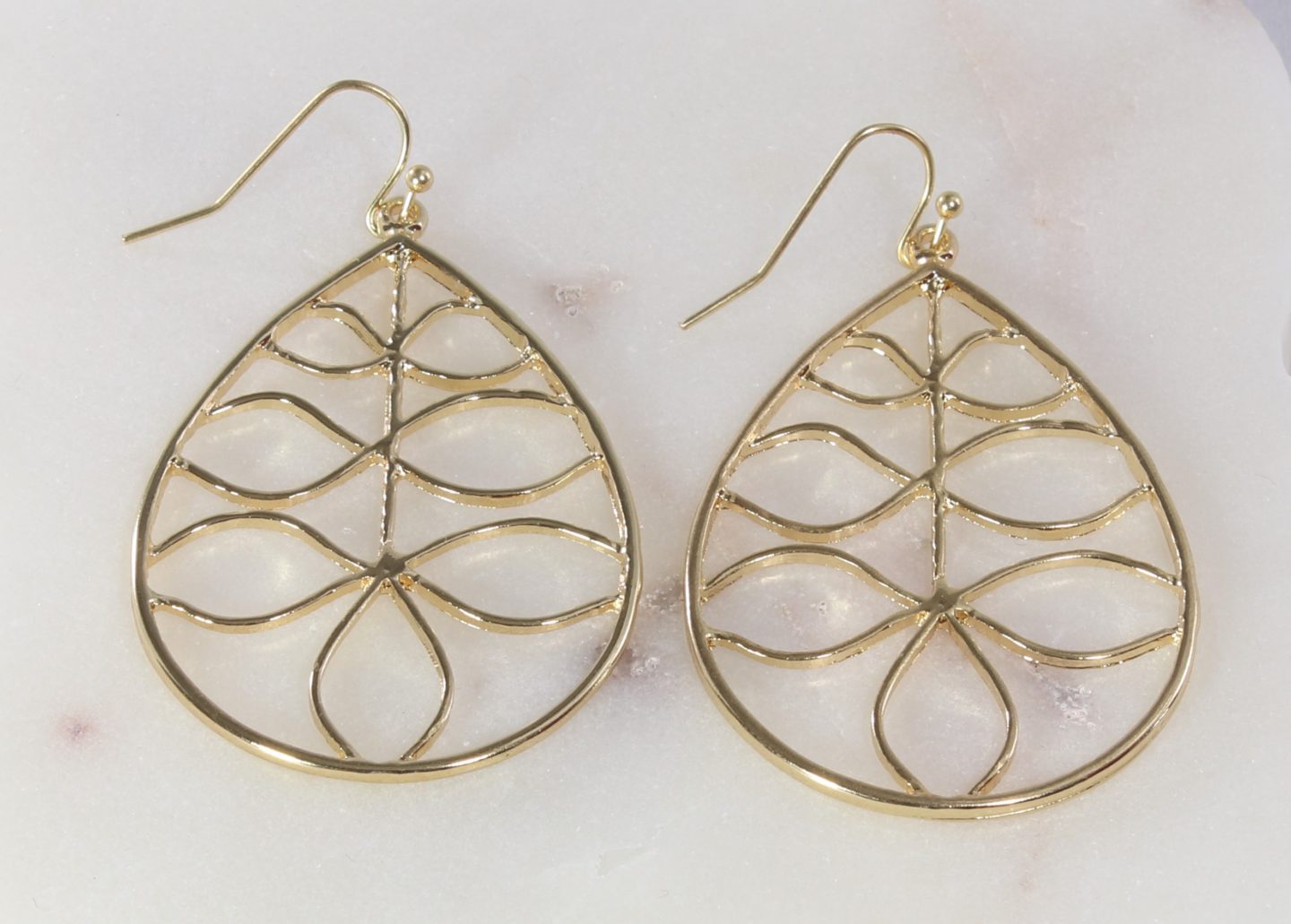 Teardrop in teardrop gold-colored earring Ivy and Pearl Boutique