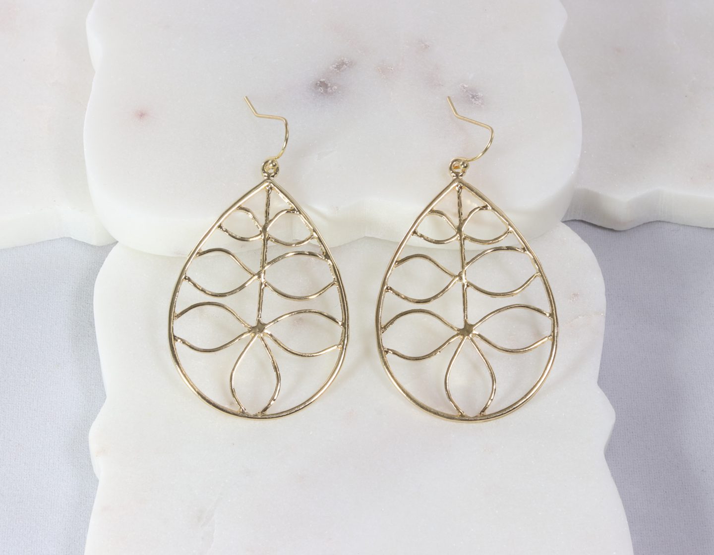 Teardrop in teardrop gold-colored earring Ivy and Pearl Boutique