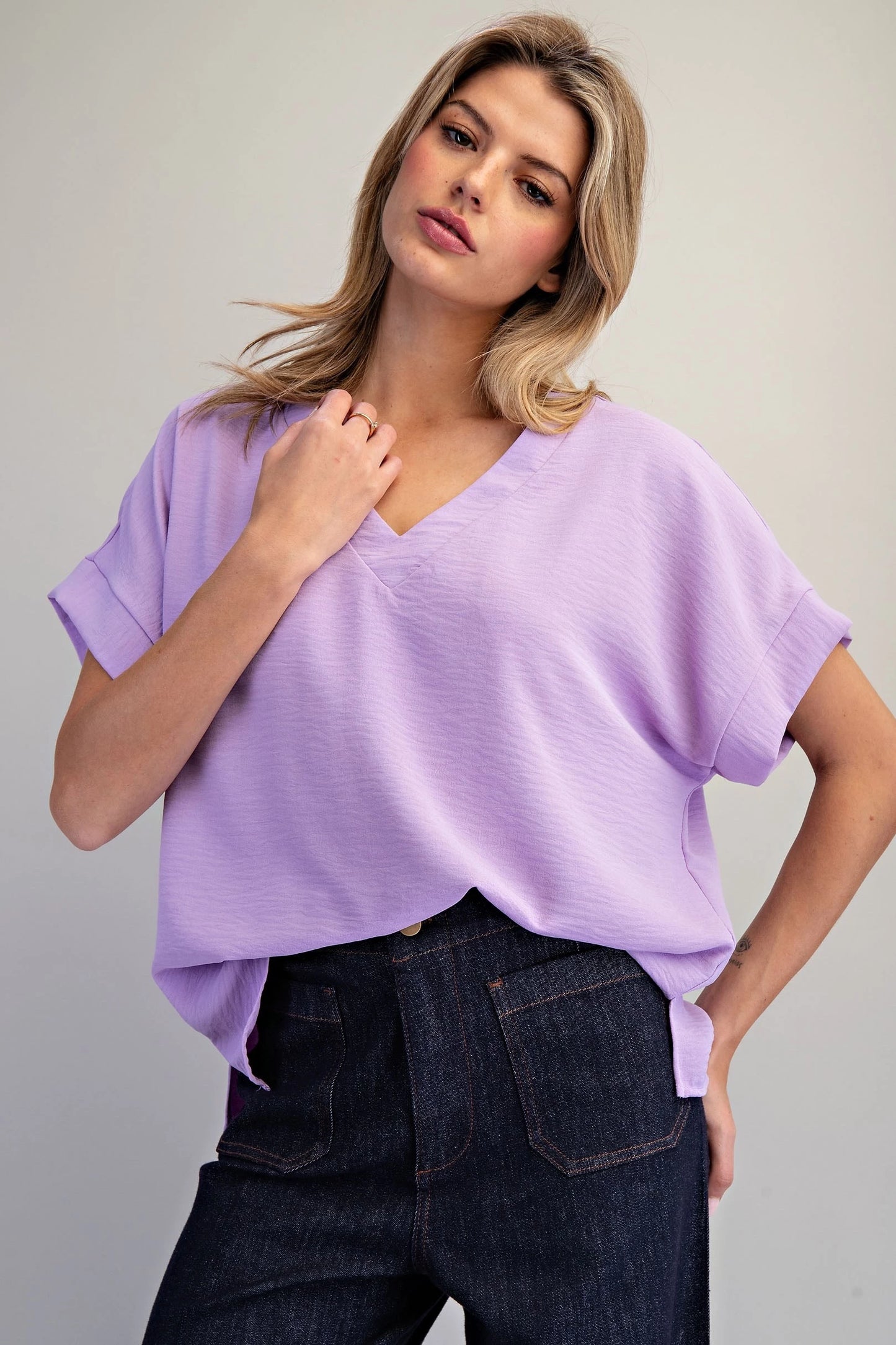 Solid V-neck short sleeve blouse