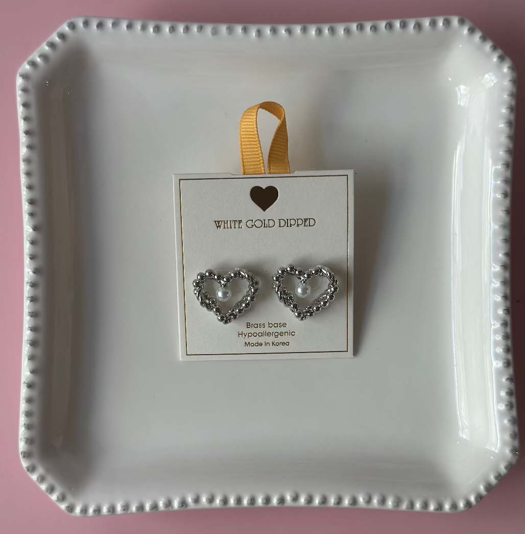 Silver bead heart shaped with single pearl earrings