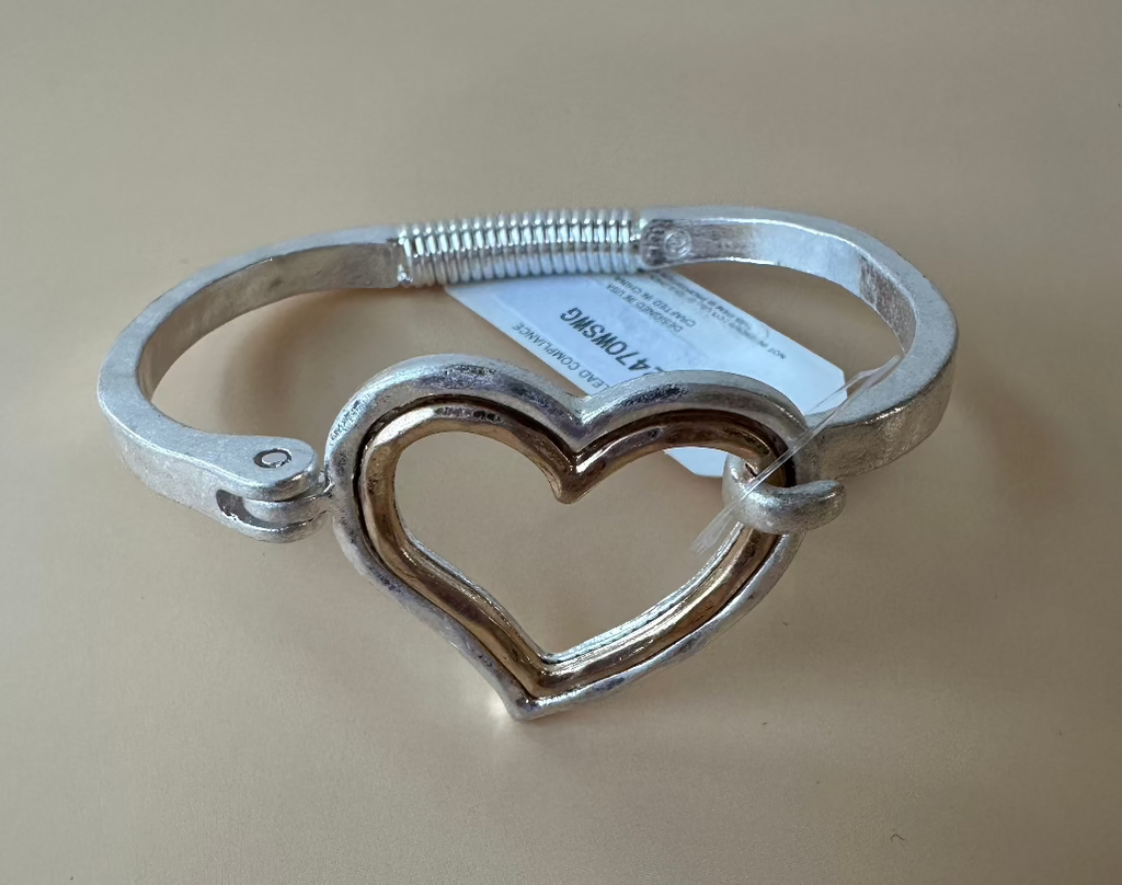 Heart hinged metal bracelet