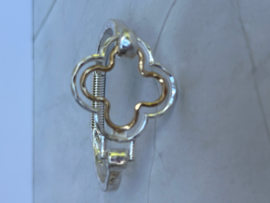 Clover hinged metal bracelet