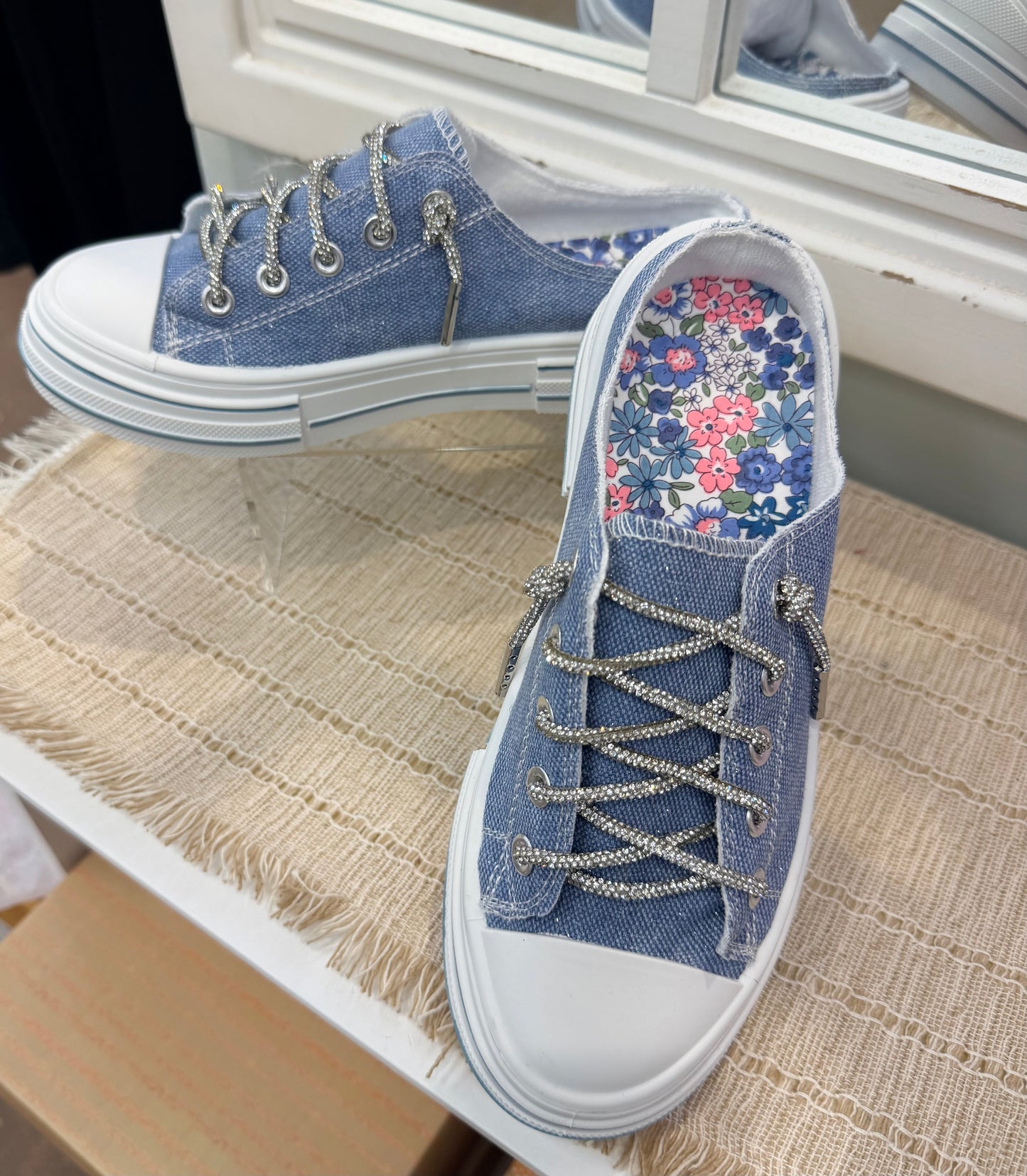 Very G Aman Slip On sneaker tennis shoes