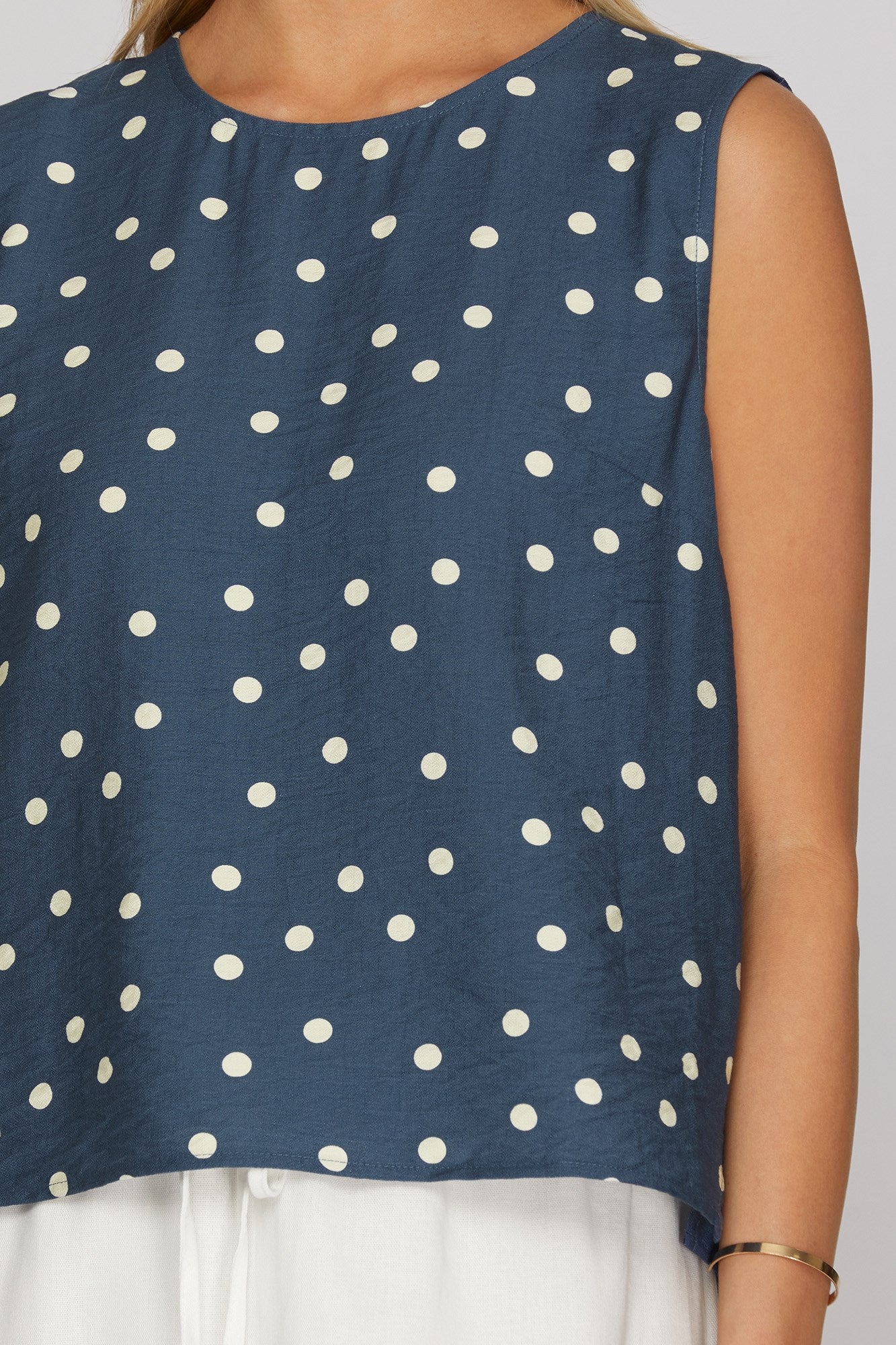 Sleeveless woven polka dot print top