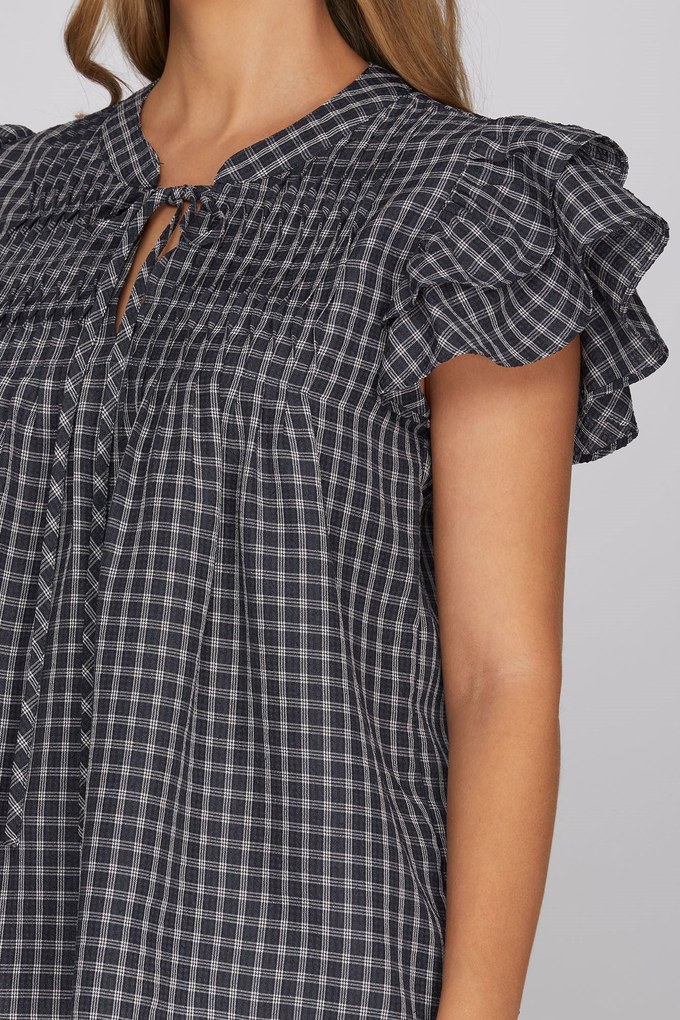 Ruffle sleeve pintuck woven gingham top