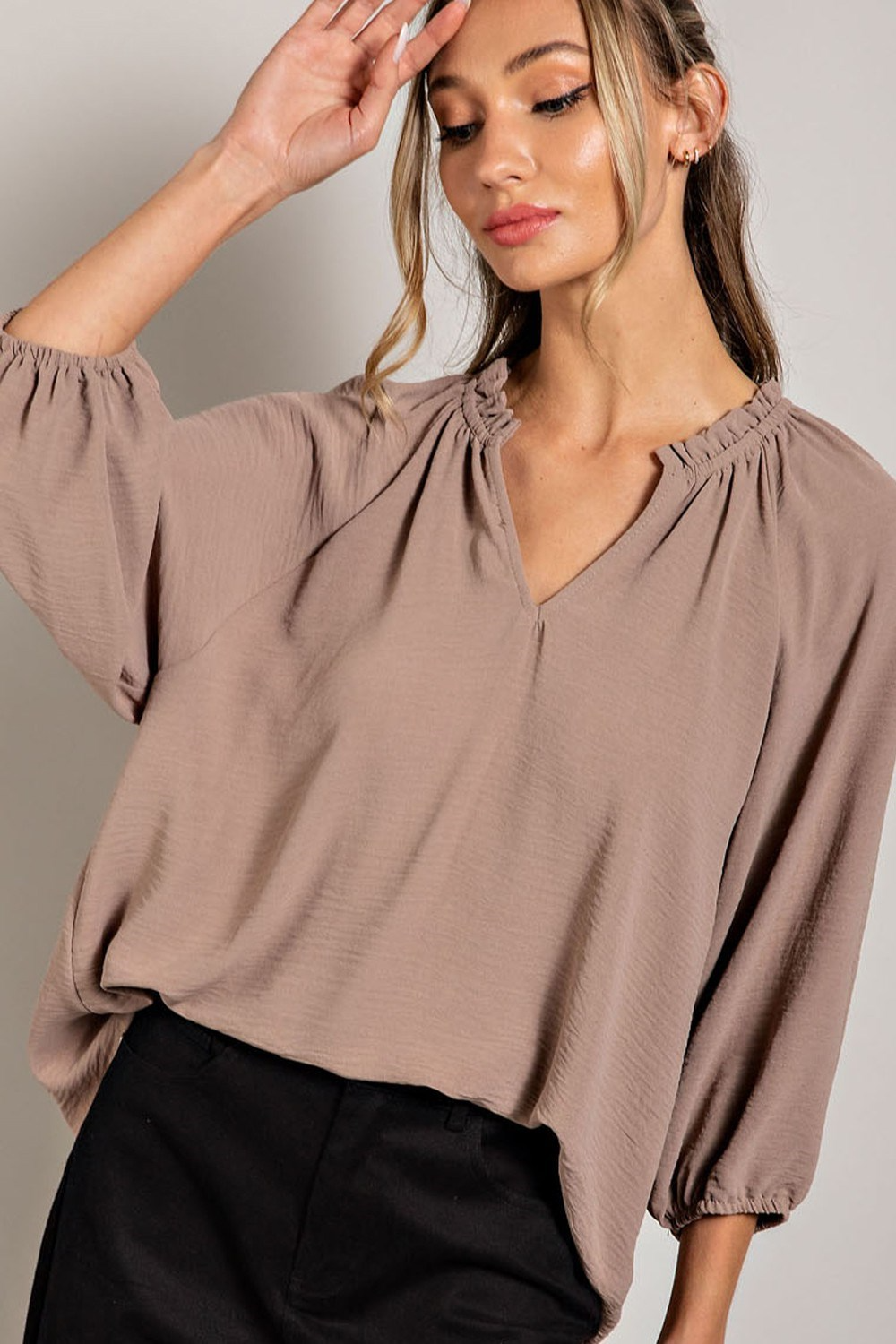 Blouse top with 3/4 puff sleeves and ruffled collar