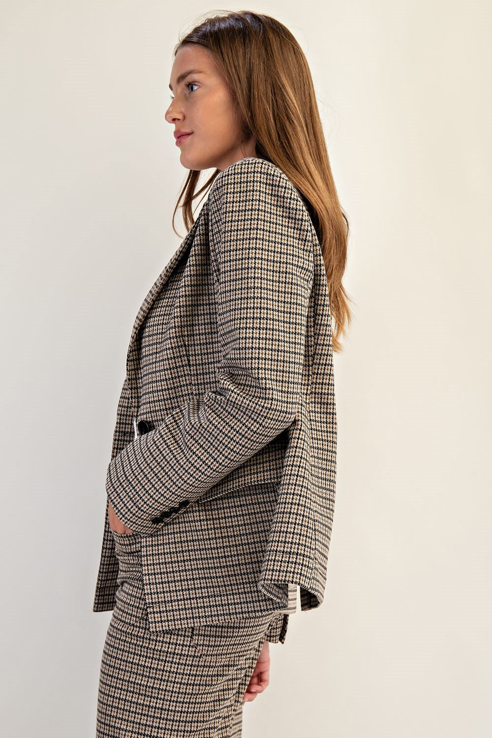 Houndstooth pattern long sleeve blazer