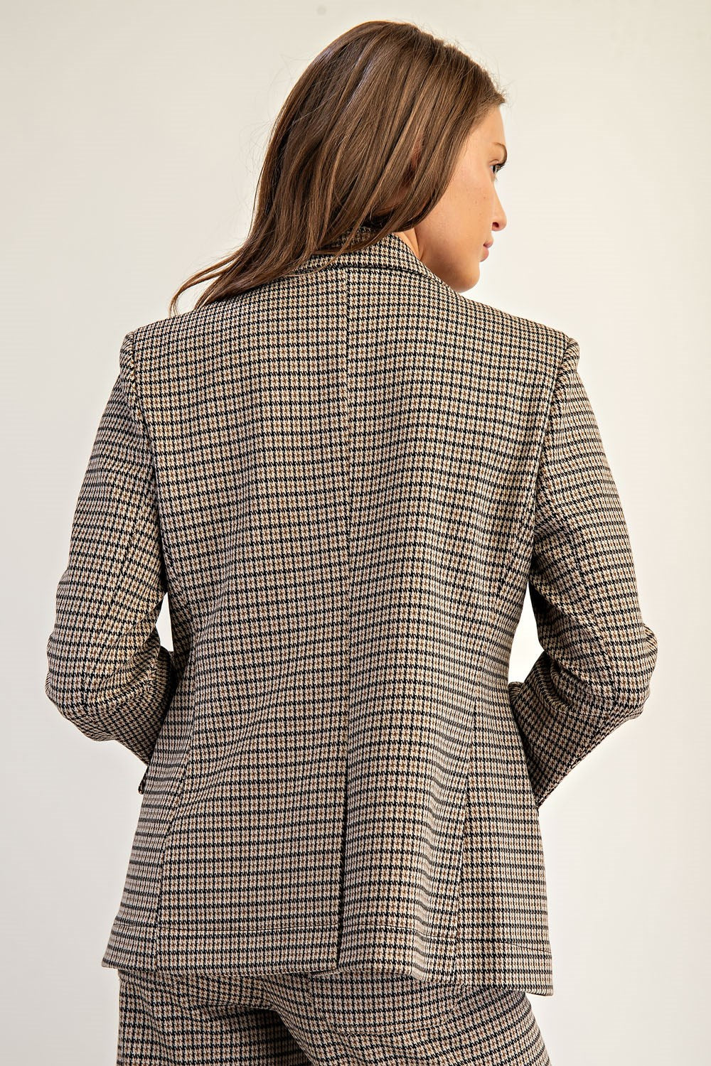 Houndstooth pattern long sleeve blazer