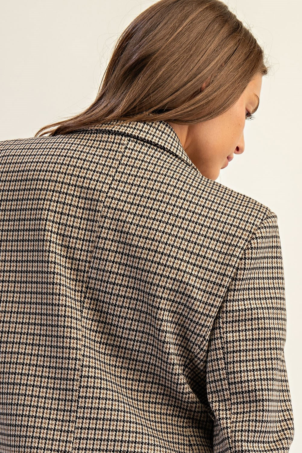 Houndstooth pattern long sleeve blazer