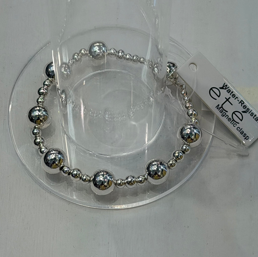 Large and small silver bead bracelet