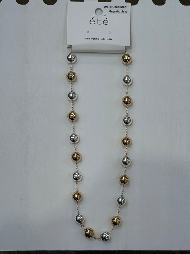 Wire beaded magnetic closure necklace