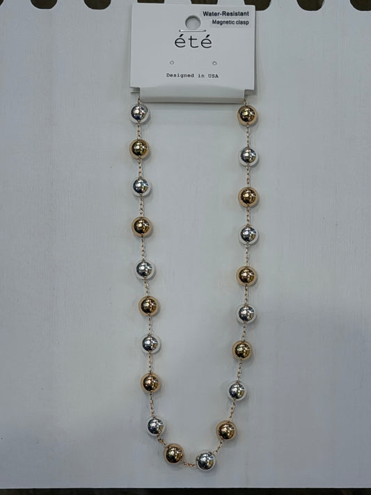 Wire beaded magnetic closure necklace