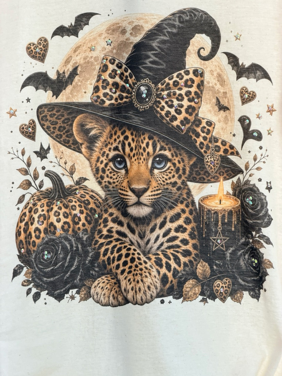 Halloween stylish leopard kitten with pumpkin and candle T-Shirt