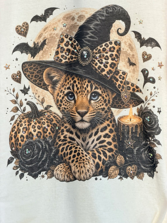 Halloween stylish leopard kitten with pumpkin and candle T-Shirt