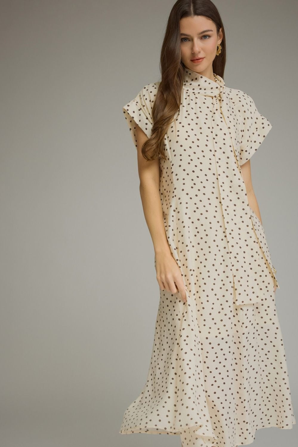 Polka dot short sleeve midi dress featuring a self-tie neck