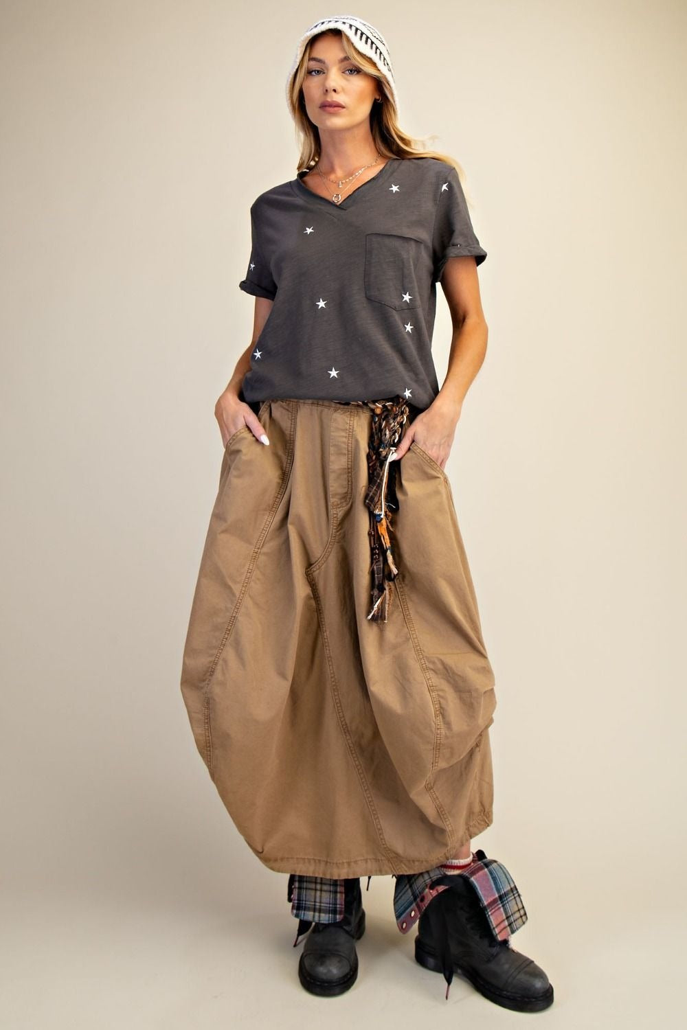 Embroidery stars washed cotton slub top with rolled cuff sleeves