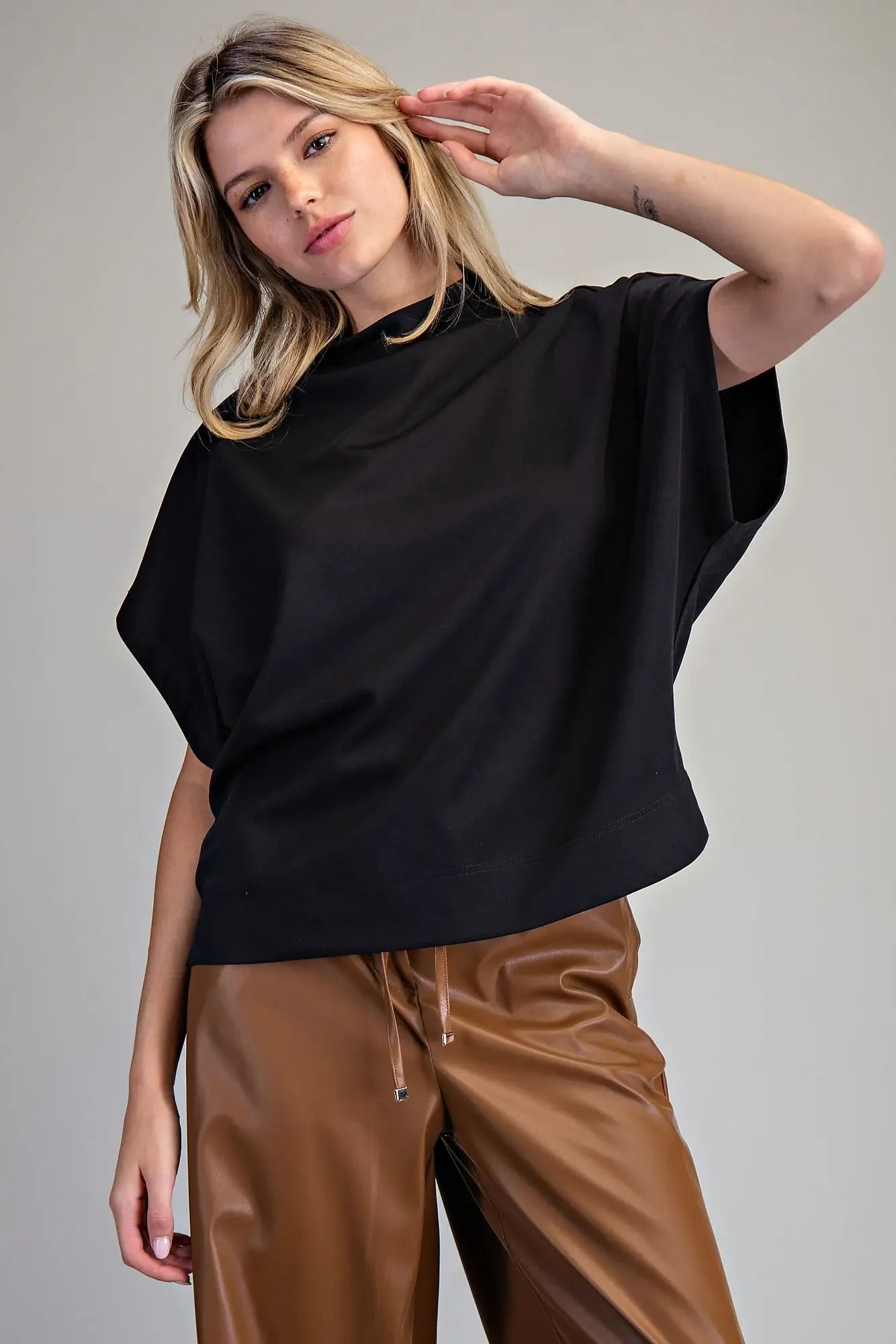 Solid mock neck short sleeve top